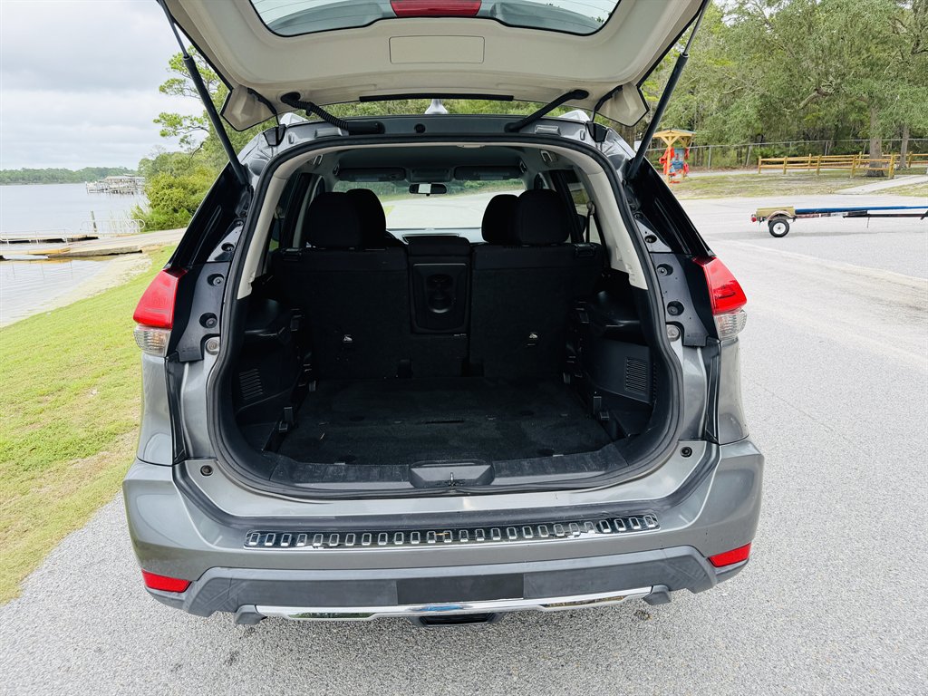 2017 Nissan Rogue SV - Photo 11