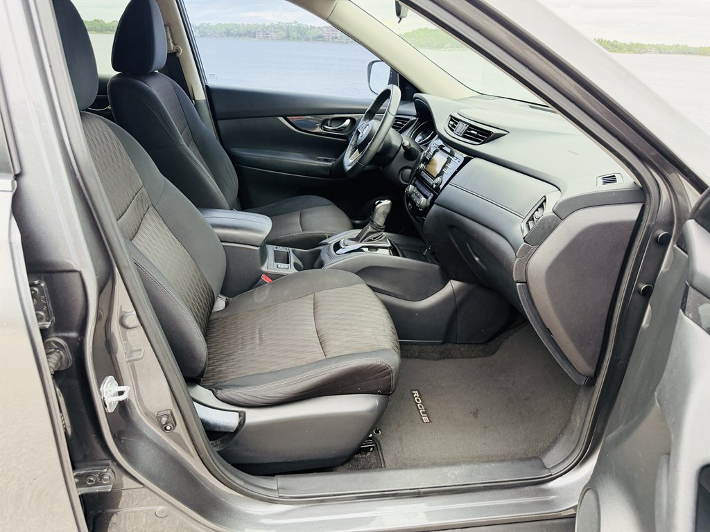 2017 Nissan Rogue SV - Photo 9