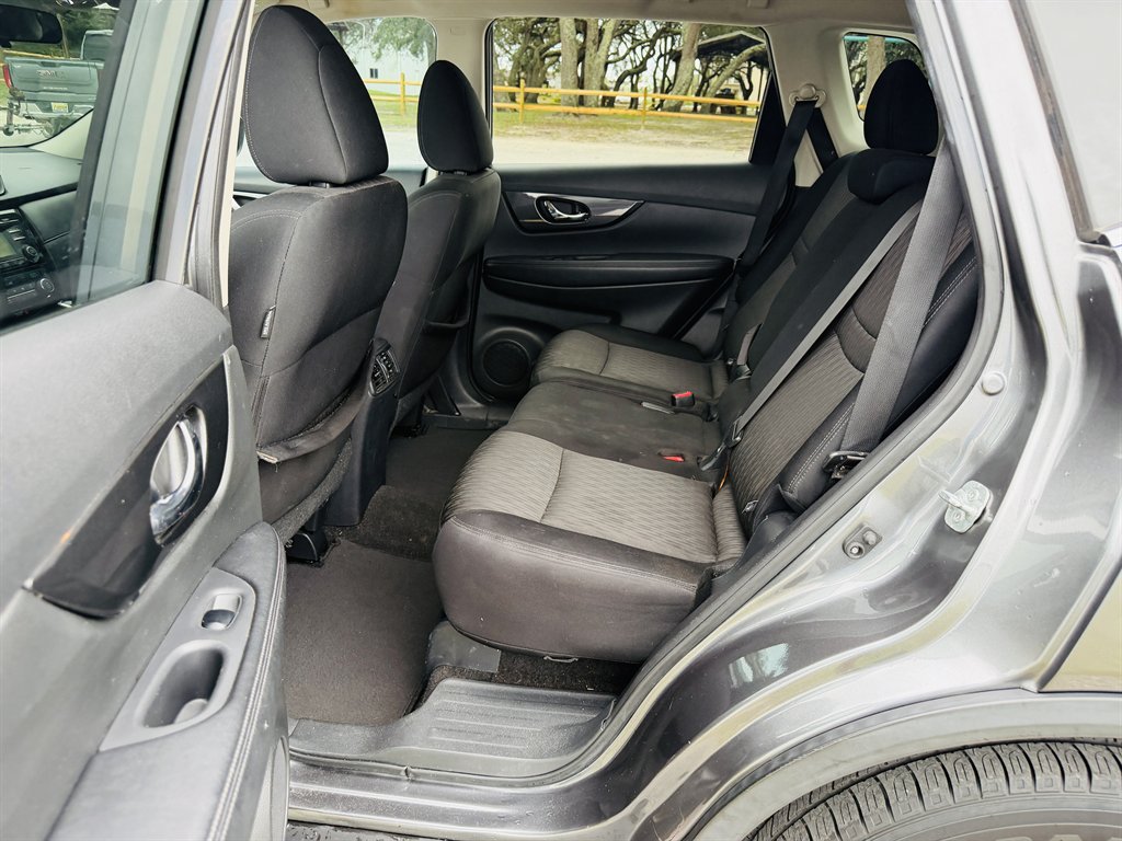 2017 Nissan Rogue SV - Photo 10