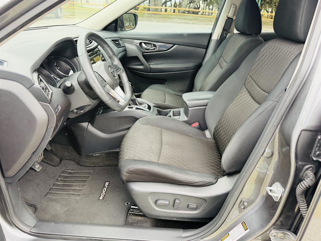 2017 Nissan Rogue SV - Photo 8